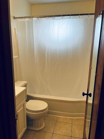 Building Photo - 6211 Eichelberger St