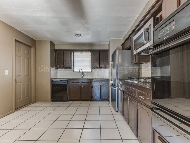 Building Photo - 4008 SE 47th St