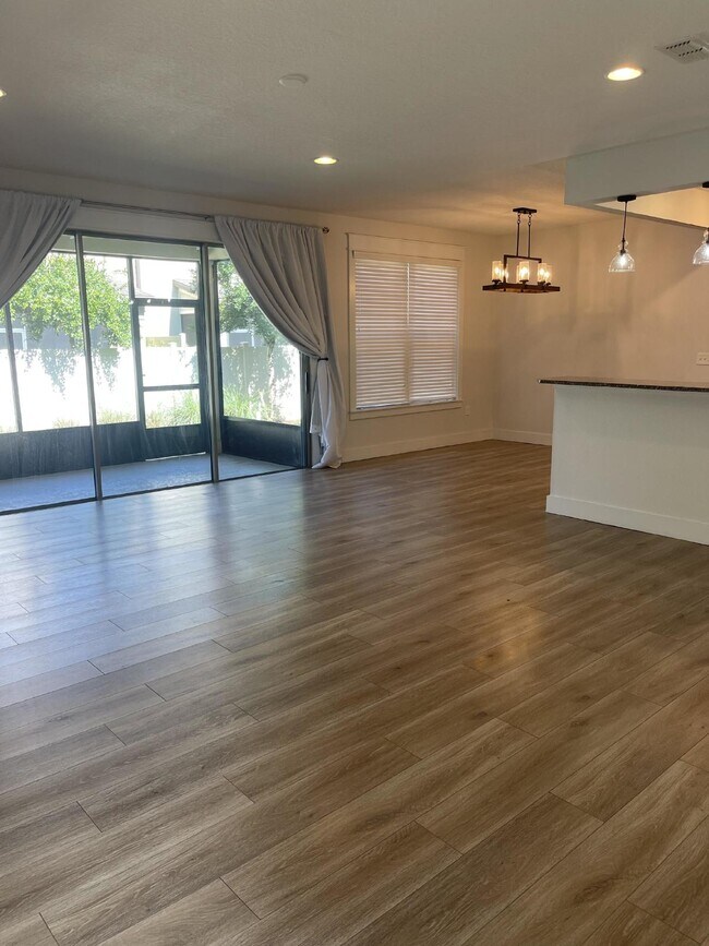 Building Photo - 3/2.5 updated townhome in gated community with 2 car garage