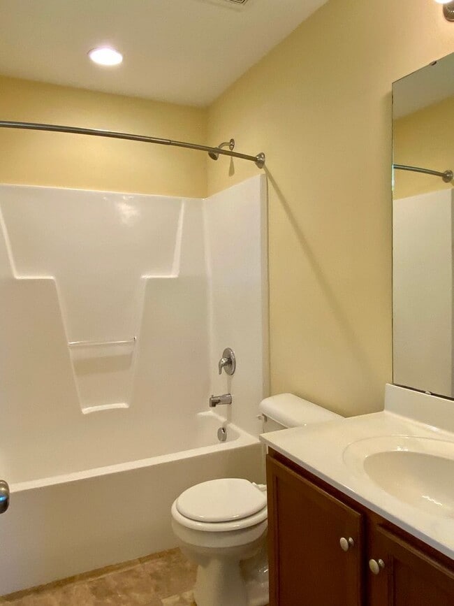 Building Photo - 3921 Lexington Dr