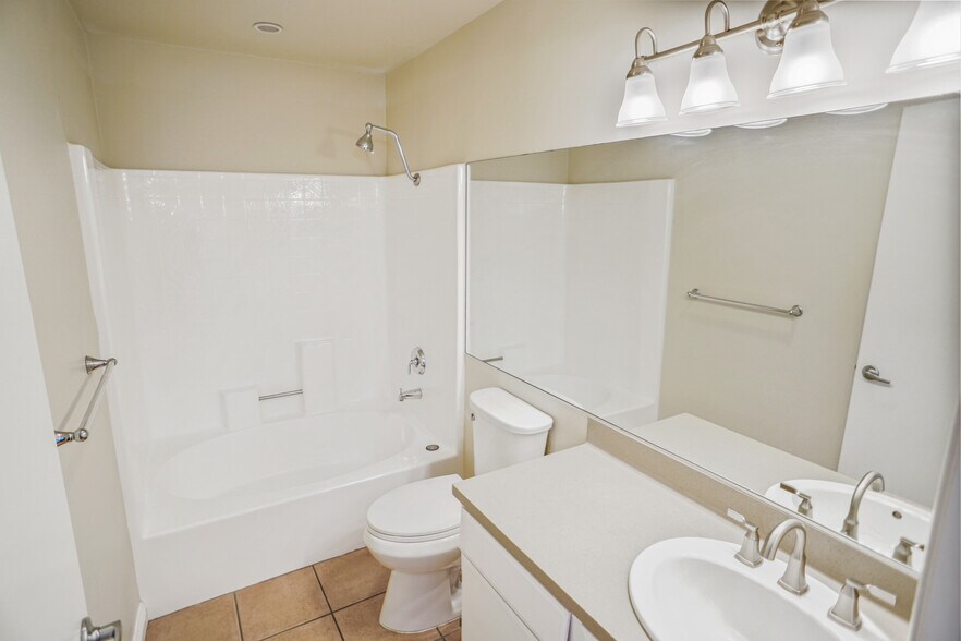 Building Photo - 11230 Peach Grove St