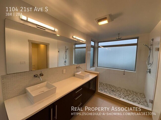 Building Photo - 1104 21st Ave S