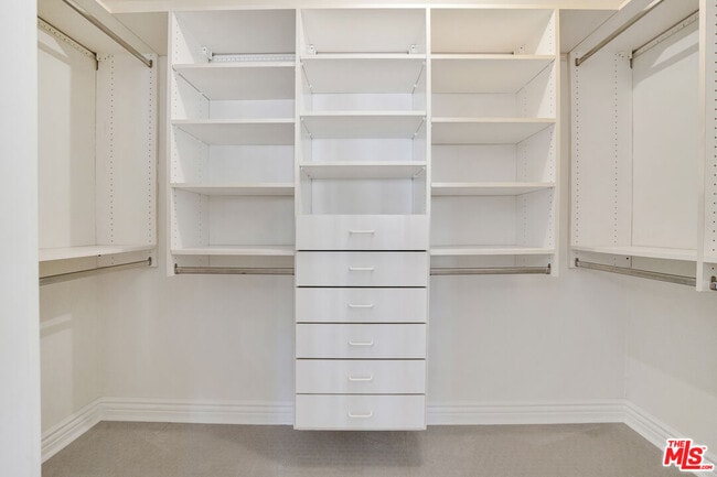 Building Photo - 10945 Cozycroft Ave