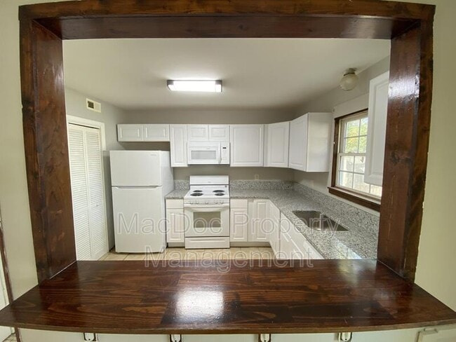 Building Photo - 733 Bellows Ave