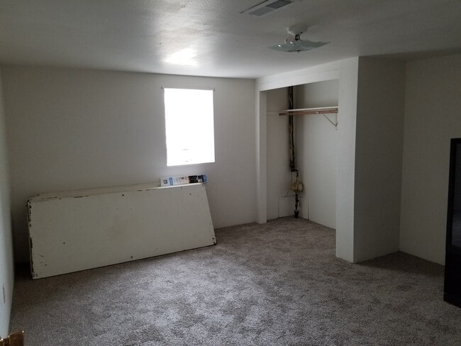 Building Photo - Triplex