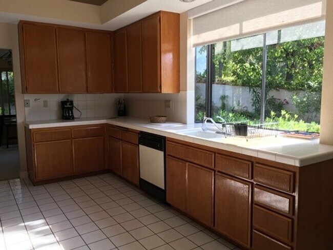 Building Photo - Beautifully Furnished Home For 8 Months in Shadowridge/Vista