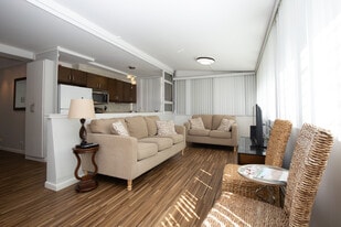 Livingroom Area - 2500 Kalakaua Ave