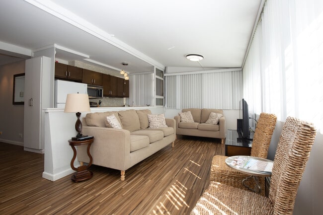Livingroom Area - 2500 Kalakaua Ave