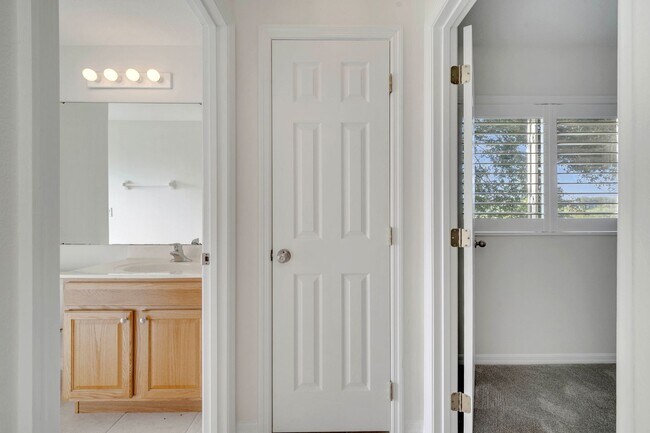 Building Photo - Stunning 4/3 with Fence Enclosed Yard in t...