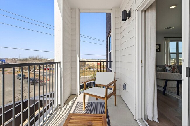 Building Photo - 1301 Leah Ave