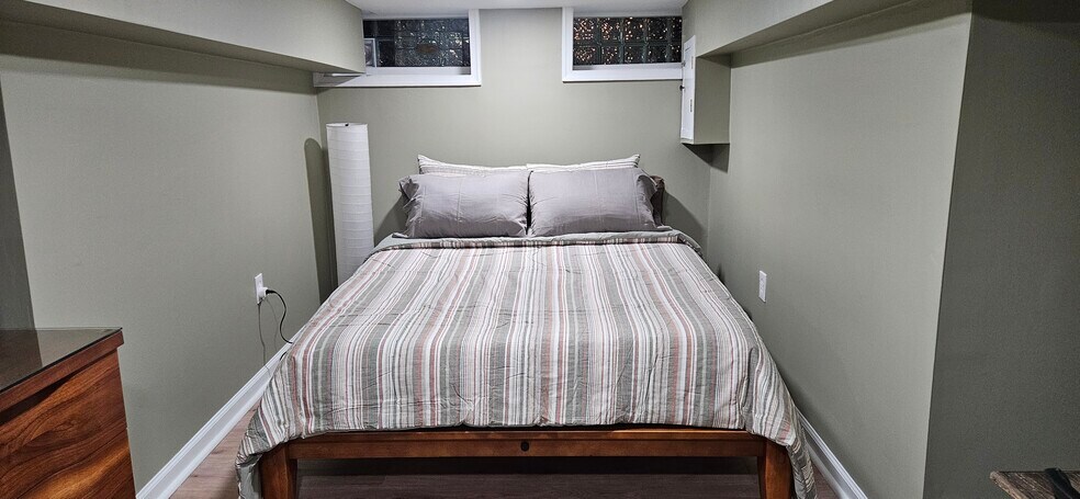 Building Photo - 4633 Kernwood Ave