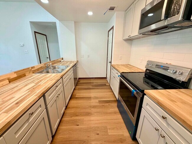 Building Photo - 10715 Carvel Ln