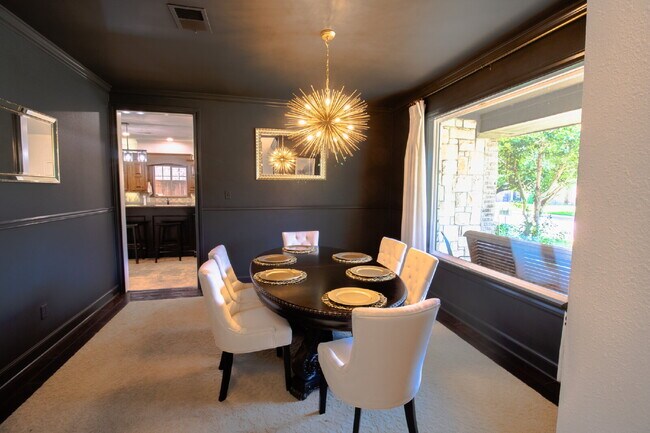 Building Photo - Luxury Living in Preston Manor