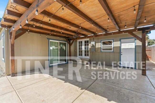Building Photo - 1107 Meadow Rd