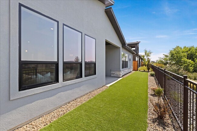 Building Photo - 11375 W Perthshire Ln