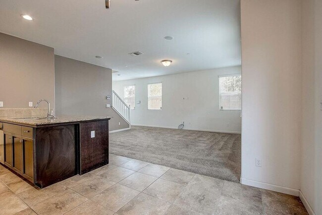 Building Photo - 1504 N Vanguard Way