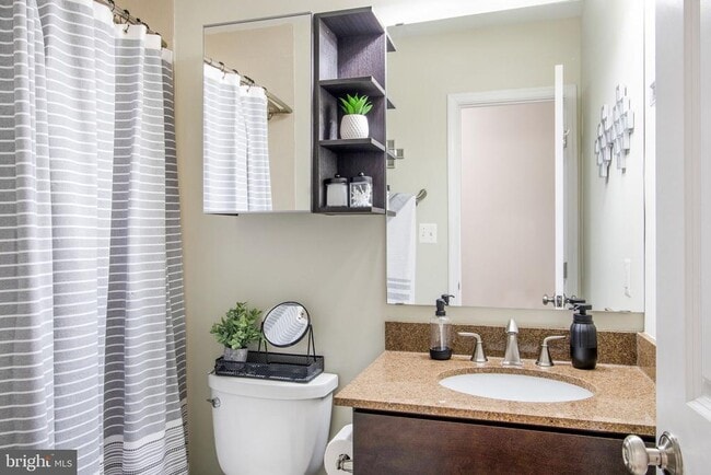 Building Photo - 417 18th St NE