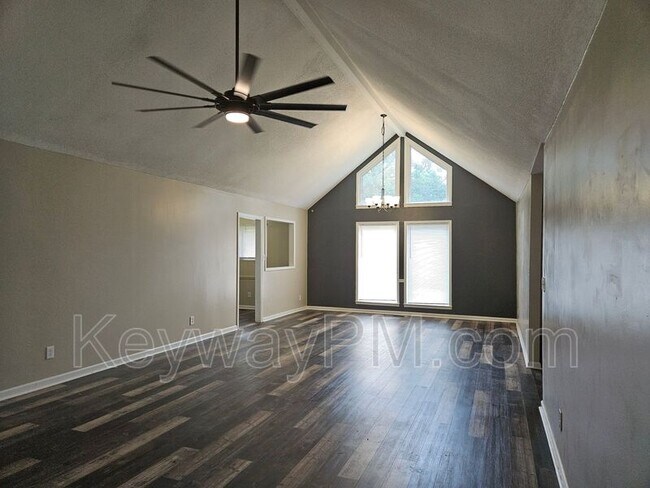 Building Photo - 1702 Harrogate Dr