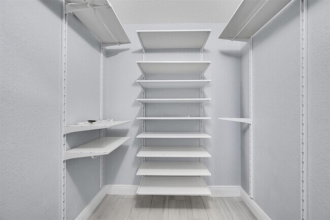 Building Photo - 150 Jacaranda Country Club Dr