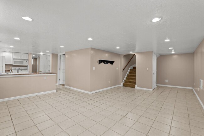 Building Photo - 137 E 600 N