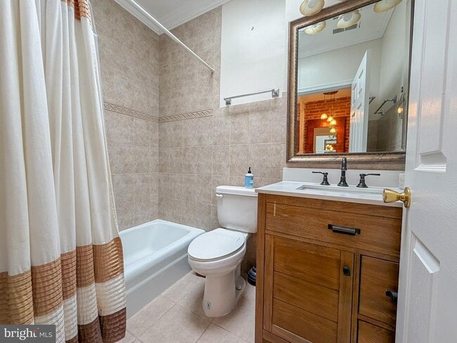 Building Photo - 318 11th St SE