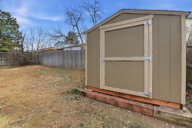 Building Photo - $2,695.95 - 4 Bed, 2 Bath Home in Aurora with Central AC, and In Unit Laundry!