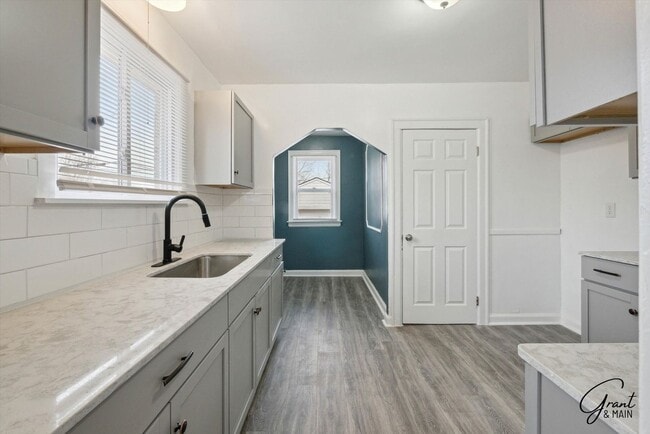 Building Photo - 4 bedroom $1300
