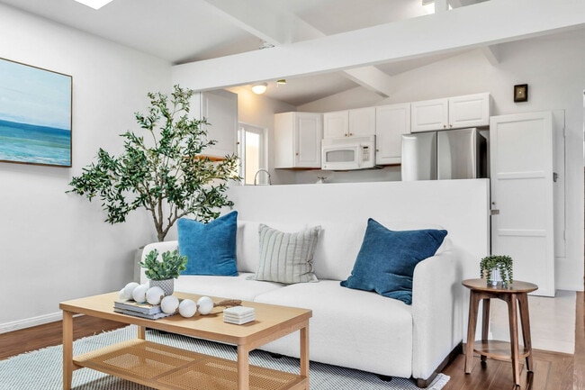 Primary Photo - 4585 Saratoga Ave