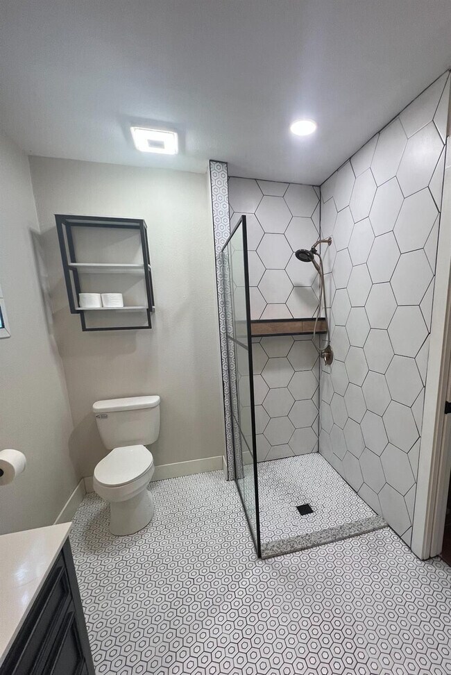 Building Photo - 2518 25th St