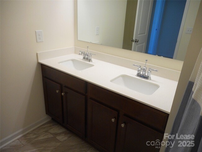 Building Photo - 5207 Maynard Hl Dr