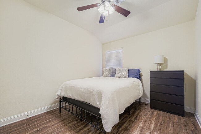 Building Photo - 5709 Broad Bay Ln