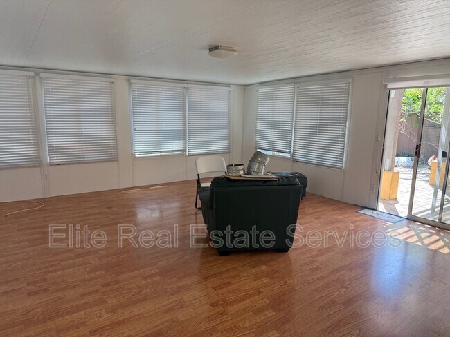 Building Photo - 2155 Montclair St