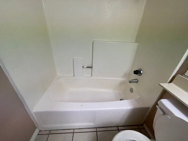 Building Photo - Charming Home in Hesperia- HOA Community- 3 Bedrooms, 2 Bathrooms, Community Park