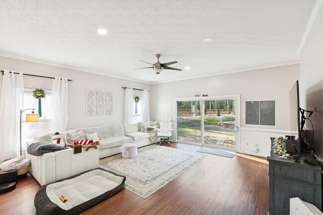 Building Photo - Move In Ready 4 Bedroom House in Yorktown!