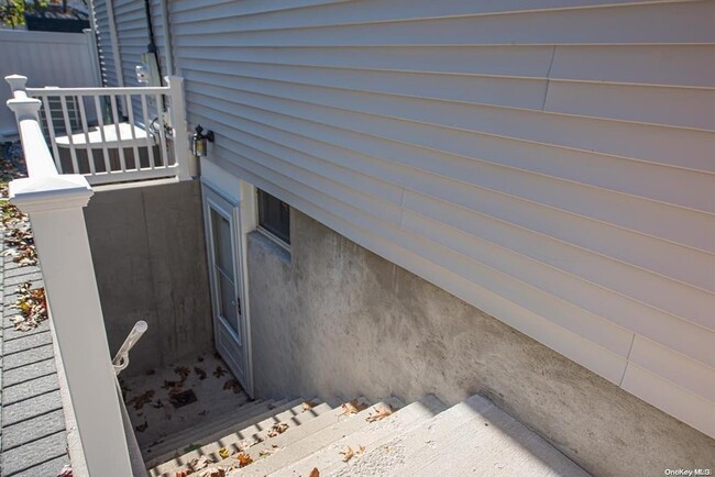 Building Photo - 16 Wildwood St