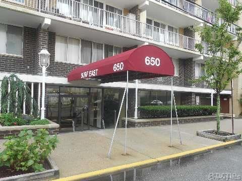 Building Photo - 650 Shore Rd