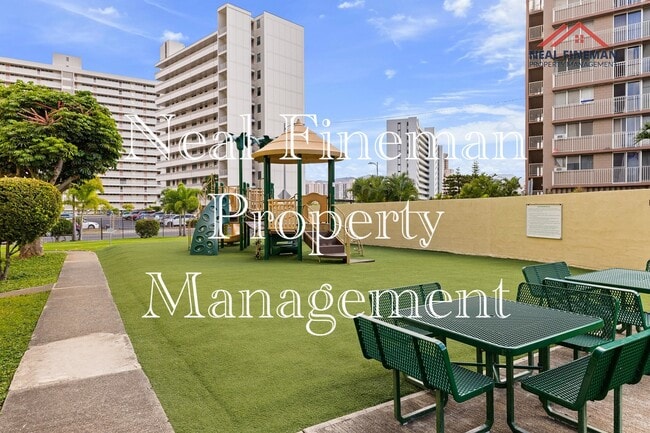Building Photo - 2 Bed 2 Bath, One parking. Tenant pay all ...