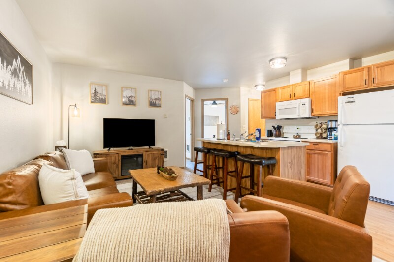 Primary Photo - 425 2nd Ave W