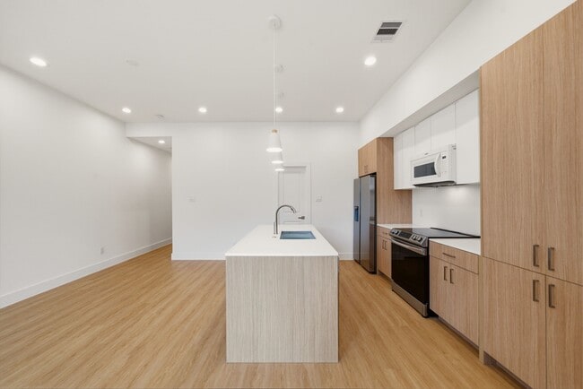 Building Photo - 6514 Luce St