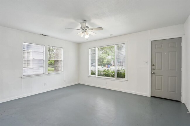 Building Photo - 1708 Chicon St