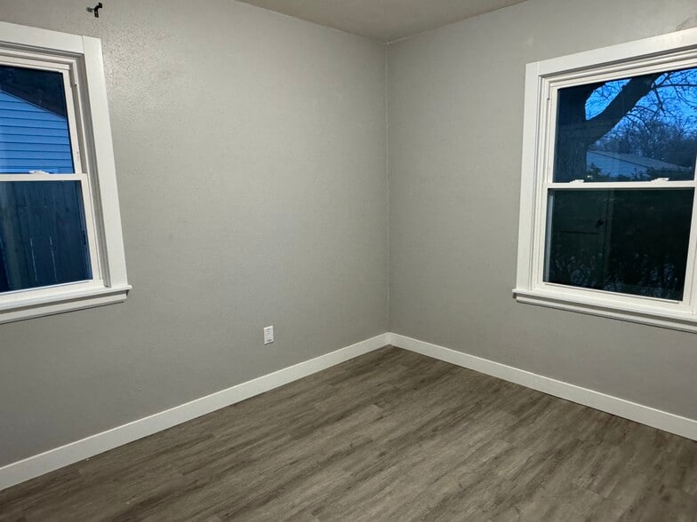 Building Photo - 3878 Johnson Ave