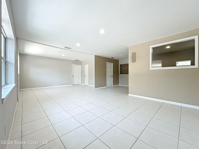 Building Photo - 1424 Pineda St