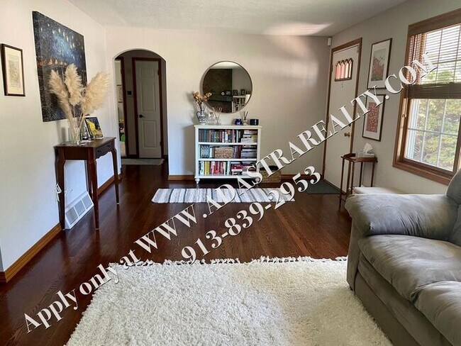Building Photo - Beautiful Ranch Home in Shawnee-Available ...