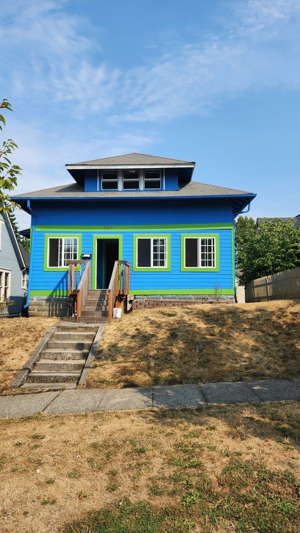 Primary Photo - 3 Bed 1 Bath Home!