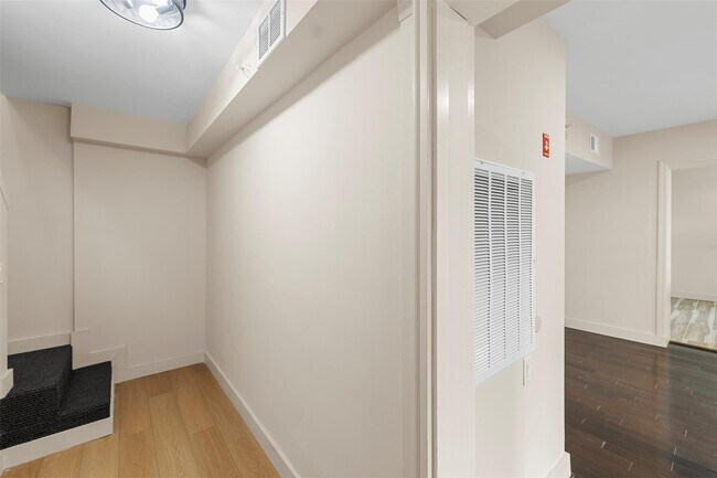 Building Photo - 135 3rd St