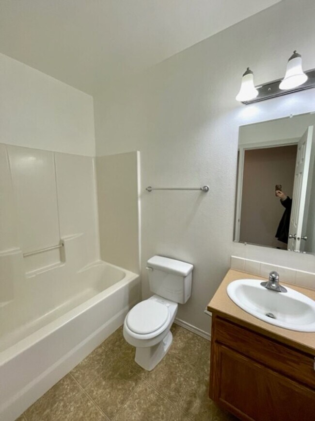 Building Photo - Cozy 3 Bedroom Home in SW Bend!