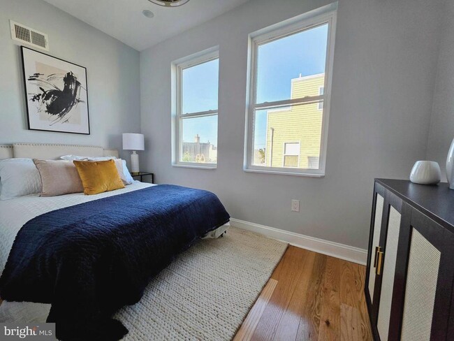 Building Photo - 2220 E Harold St