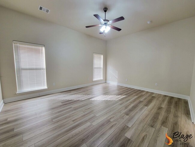 Building Photo - PRE LEASING 3 Bed 2 Bath Heritage Hills Beauty