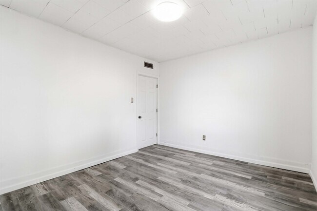 Building Photo - 43 Orient St
