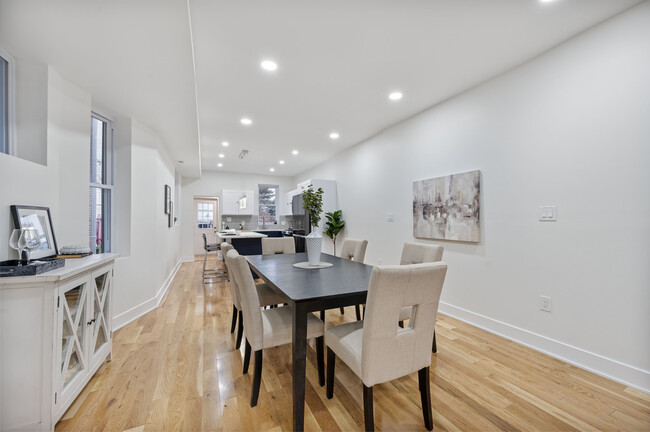 Building Photo - 1135 S 61st St